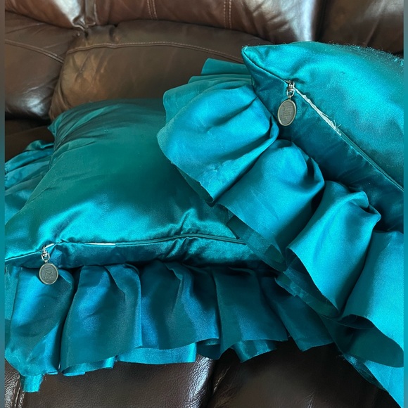 Pier 1 teal ruffle pillows - Picture 11 of 11